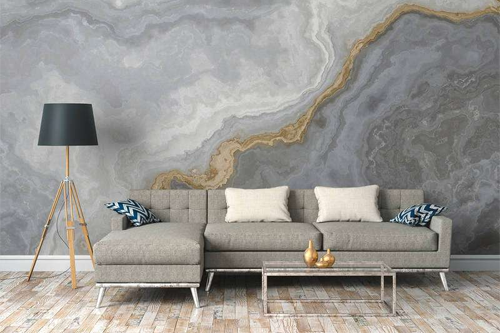Moderne Marmor Tapete in Grau hinter einem Sofa