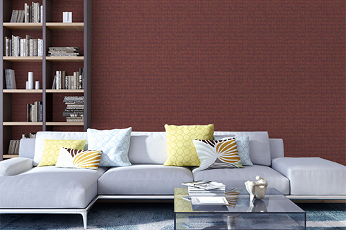 Dunkel Rote Tapete hinter weißem Sofa