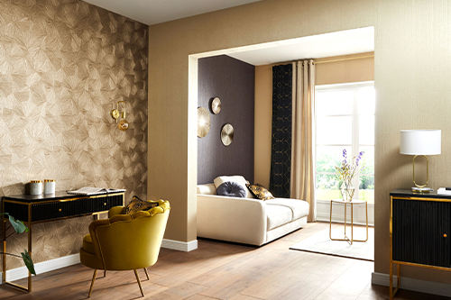 Tapete in Gold im Wohnzimmer