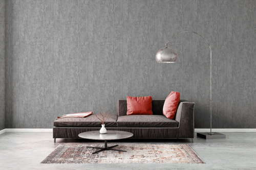 Hellgraue Beton Tapete hinter einem Sofa